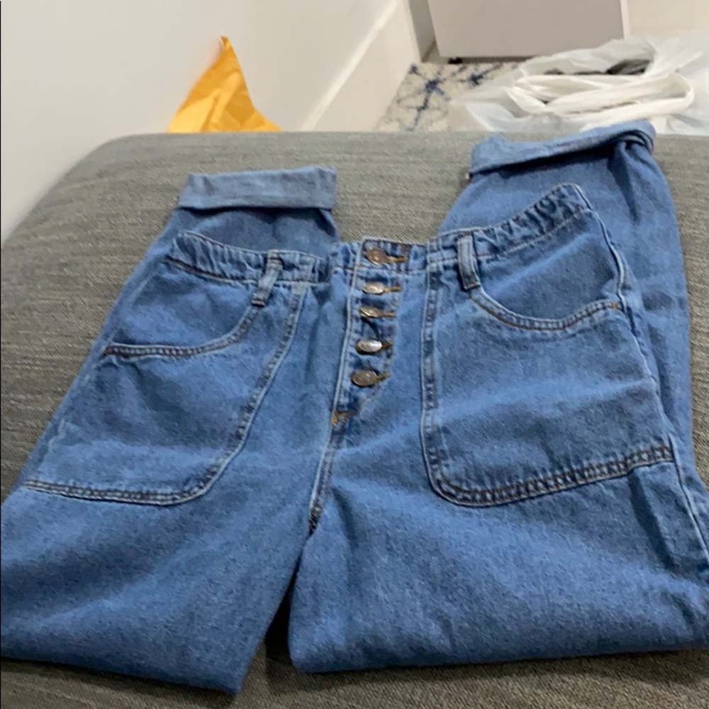 Blue jeans high waisted